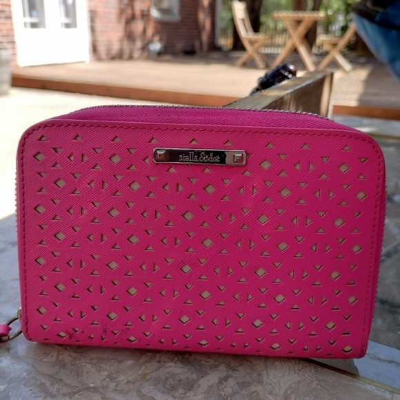 Stella & Dot Fuchsia Cutout Wallet - Picture 1 of 8
